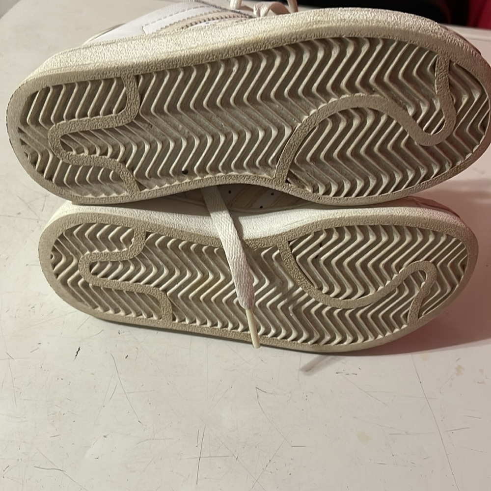 Adidas White Slippers with Classic Design - Picture 4 of 4